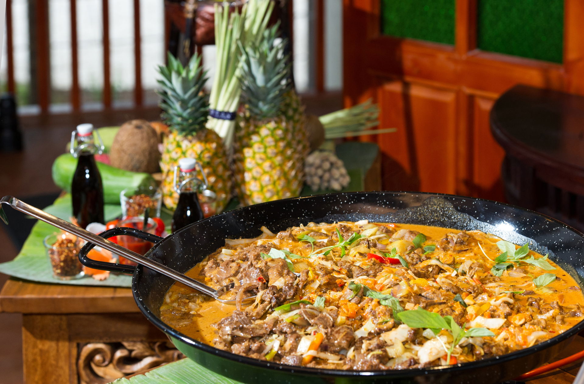 Stimmungsbild des Thai-Buffets im Kaeng Krachan Elefantenpark des Zoo Zürich.