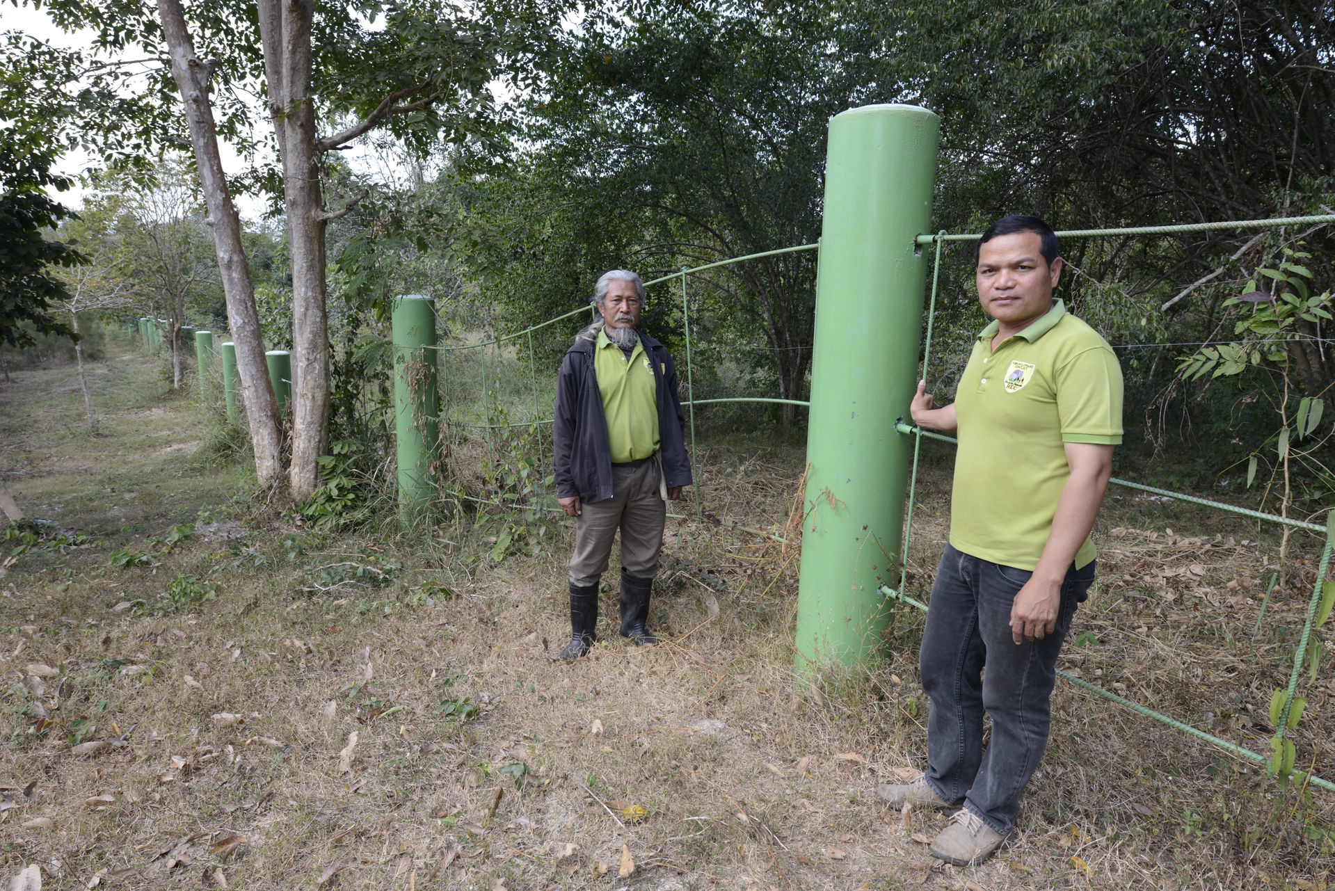 Elefantenschutzzaun im Kaeng Krachan Nationalpark in Thailand.
